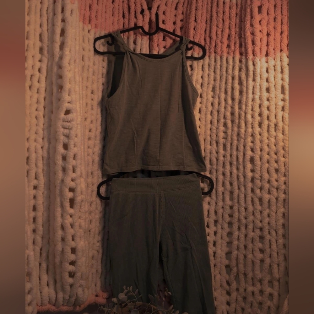 Kids Green Sleeveless Top and Pants Set